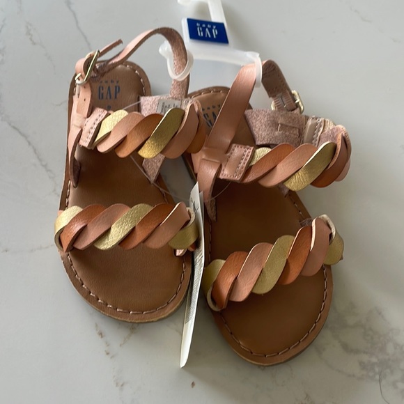GAP Other - NWT toddler size 9 sandals